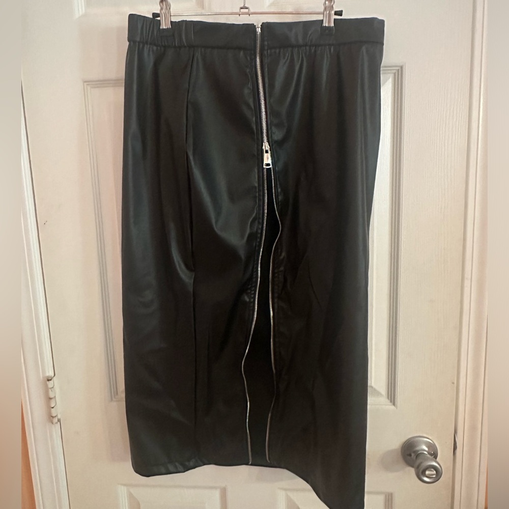 Very pleather zipper midiskirt